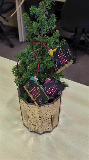 Merry micro:bit Christmas! 🎅🎄 Micro:bit Educational Foundation | Chris L.