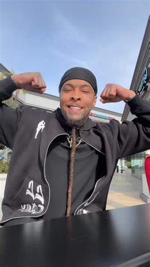 Mr.Stretch19 on Instagram: "Come eat Fat Sals with me . #smashburger #shakes #mrstretch19"