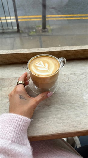 MIA GREEN on Instagram: "Let’s spend a Friday morning together🤭🩰💕🎀☕️ Been absolutely loving incorporating different forms of exercise into my split and I’ve been trying a few out to see which is my favourite!! Definitely going to start making it a weekly workout in my schedule🤭 All fits from @oneractive duh💅🏼they launch on 4th feb at 5pm UK time. They’re giving THAT GIRL💋 #morning#gymgirl#routine"