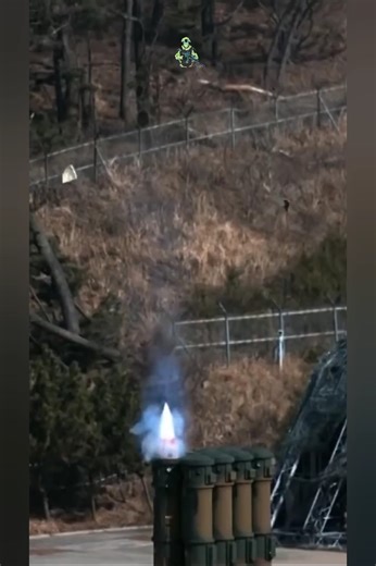 ArsenaldeGuerre on Instagram: "Pourquoi les avions de chasse n'esquivent-ils pas les missiles comme dans les films ? #military #army #aviation #aviationdaily #reel"