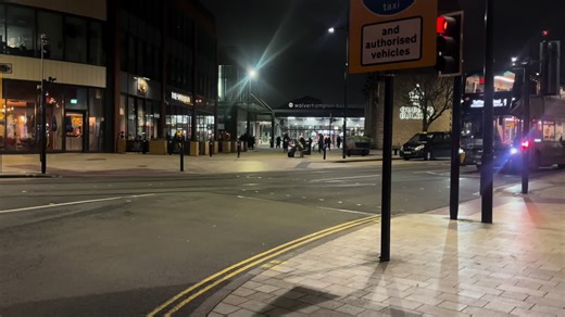 Duo de autobuses en Wolverhampton: NXWM E1133 y E1119