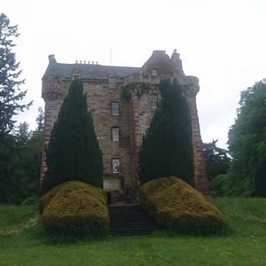 A visit to the seat of Clan Mackenzie Castle Leod [Official] on a dreich afternoon in the Highlands. Castle Leod is a location on our Inverness Outlander Map. Diana Gabaldon is a guardian of the castle and there is also a tree in the grounds that Diana planted. You can find more about the history of this castle on our audio guide on the Geotourist App. https://p9p6m.app.goo.gl/LwSaqQnh7Rsk1arZA Castle Leod has open days throughout the Summer months please check their website for dates. https://w