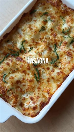 Ce week-end, laissez-vous tenter par des lasagnes fondantes et généreuses. 📲 Commande maintenant sur WhatsApp : 01445555 📍 Glass • Nzeng Ayong • Avorbam Notre menu: https://qrco.de/bdJsWO #pizzahutgabon #librevillegabon #janviose #restaurant | Pizza Hut Gabon