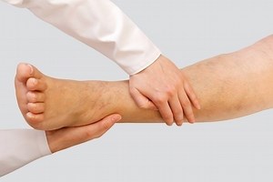 Qué puede causar que las piernas se hinchen