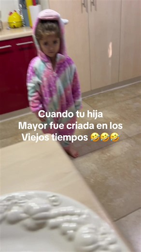 La Agus no tiene la paciencia que tengo yo 🤣🤣 Mis mañanas con estas bendiciones 🙄 #humor #mamaehija #paratiiiiiiiiiiiiiiiiiiiiiiiiiiiiiii #fyp #crianza