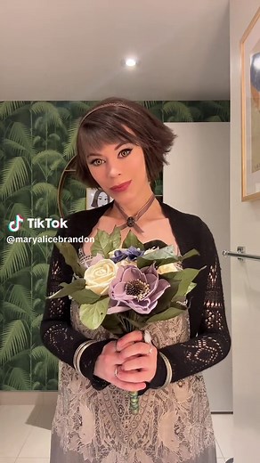 Recreate Your Favorite Alice Cullen Cosplay