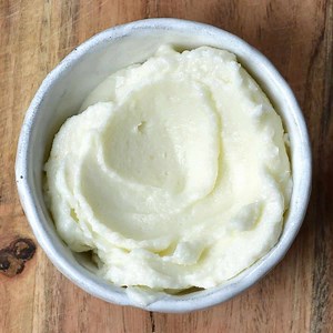 Lebanese Garlic Sauce (Toum)