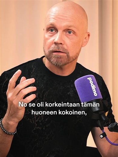 ”Me ollaan kaikki samalla lailla eksyneitä poikia täällä pallolla” ❤️ Valo Pimiässä -podin vieraana Juha Tapio. Kuuntele koko jakso Podimossa profiilin linkin kautta 💜 #podimosuomi #valopimiässä @juhatapio.virallinen @vappendaali