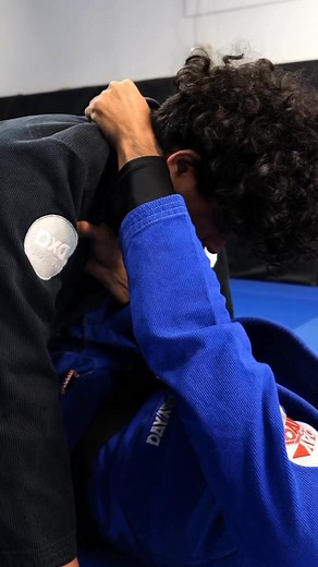 25K views · 220 reactions |  CROSS COLLAR CHOKE IN SLOW MOTION 屢...