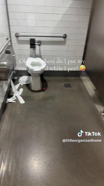 Yes yes I know, on my lap. 🙃🙃🙃 I went in the handicapped stall hoping there was a seat, nope 🤪 do yall just take the cart in???? Lololol #fyp #moms #ftm #momproblems #toddler