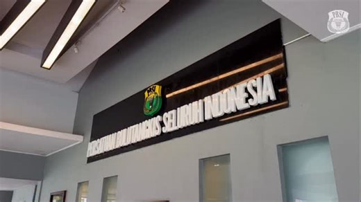 Perkuat Pembinaan Menuju Olimpiade LA 2028 🇮🇩🏸 PBSI menerima dukungan peralatan Gymnasium dan Sport Science dari Kementerian Pemuda dan Olahraga RI untuk Pelatnas Cipayung, sebagai bagian dari penguatan sistem pembinaan prestasi nasional yang terstruktur, terukur, dan berkelanjutan. Serah terima dilakukan langsung oleh Sesmenpora RI Gunawan Susanto kepada Ketua Umum PP PBSI Fadil Imran, sebagai wujud nyata sinergi pemerintah dan induk organisasi olahraga dalam menyiapkan atlet menuju Olimpiad