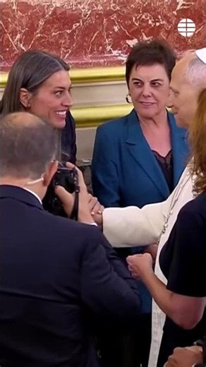 Nogueras 'retiene' al Papa para pedirle que hable catalán en Barcelona