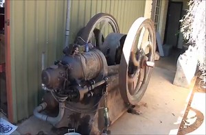 The sounds coming from this 105-year-old kerosene engine are incredibly satisfying.