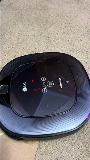 LG Hom-bot start cleaning