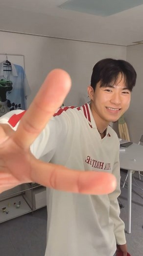 이윤성 𝗟𝗲𝗲 𝗬𝘂𝗻 𝗦𝘂𝗻𝗴 | 슈퍼 ㅈㄴ샤이 | Instagram