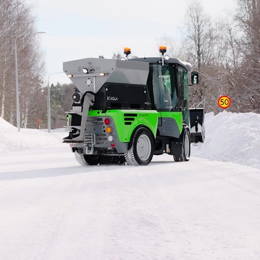 Pave the way with salt or sand! Wintertime means snow and ice on the ground. With our salt and sand spreader for the City Ranger 3070, you can keep pedestrian zones safe when the snow starts falling. The spreader has a width of 1500-6000 mm, a spreading volume of 600 litres, and it’s easily combined with one of our four other winter attachments - snow sweeper, snow blower, snow plough or snow V-plough. Read more about City Ranger 3070 winter attachments: https://hubs.li/Q03SLZ6j0 #HonestWork #Ho
