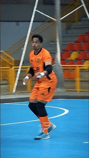 PÉ CALIBRADO!!! #futsalskills #driblesfutsal #goleirofutsal #pivofutsal