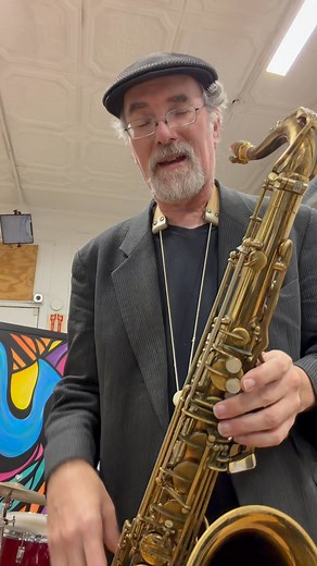 Saxophonist Greg Fishman shows you his unique method for playing (and training the ear to hear) approach notes a half step below each note of a descending major scale. In this video, I share my system for hearing approach notes to every note of the descending major scale. Years ago, while I was practicing my major scales and putting lower neighboring tones before each note of the scale, I had a realization that it was as if I were taking another major scale, a half step below the current scale a