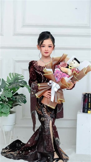#CapCut sekalian promosi sekalian hunting kebaya baru, skalian aja wktunya biar gk buang2 waktu, kan syg bnget ya,,, 😁🤭 definisi emaknya gk mau rugi. #kebayamodern #kebayawisudaanak #kebaya #kebayasimple