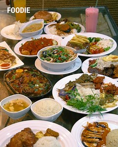 This hawker center in a mall at JB has over 13 food stalls to choose from 😋 📍Food Arcade 📍Paradigm Mall Johor Bahru | Johor Foodie