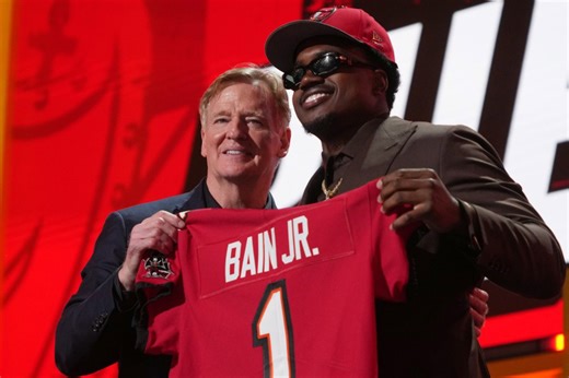 Buccaneers select Rueben Bain Jr. with 15th overall pick in NFL draft