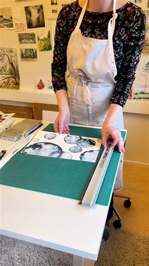 Watercolor painting bubbles. Watercolor paper deckled edges. #painting #papercraft #watercolour #art