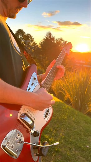cesar caggiano on Instagram: "🐆 + @fineclassicsplugins 🤟🏻 • • • • #andytimmons #guitarcover #guitarsolo #fender #jaguar #focusrite #sunset #gopackgo"