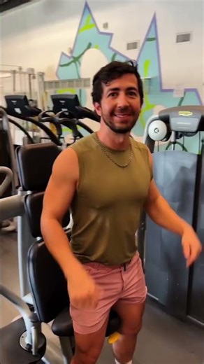 Pec Machine • EVERYBODY GYM • EQUIPMENT 101