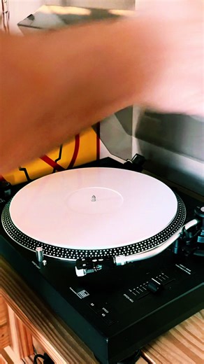 Men Without Hats – Rhythm of Youth auf Schallplatte. Synths, Jugend, Zeitgeist. So klingen die 80er. #Schallplatte #Vinyl #80erJahre #Synthpop #RetroMusic