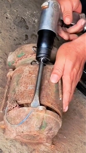 Powerful handheld tools that use compressed air to drive a chisel gun #hardwaretools #shortsfeed