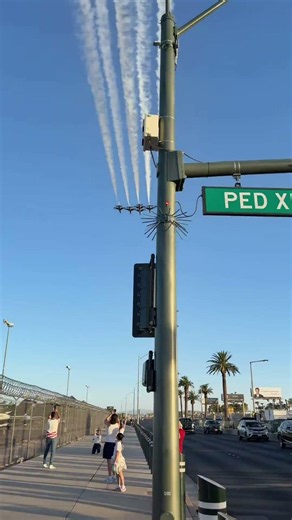 🚨today in vegas! Historic day in Las Vegas! Thunderbirds fly over the Las Vegas Strip TODAY to