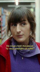 De retour dans sa ville natale, Julien, devenu écrivain, tombe nez à nez avec son amour de jeunesse, Caroline, aujourd'hui caissière. via Court-circuit | ARTE