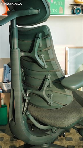 新色モスグリーン発売！ 身体に合わせて動く電動チェアLiberNovo。 安らぎを感じる緑で集中力を高める。 ✅エンジニアが開発した人間工学チェア。 ✅ボタンで動く電動ランバーサポート。 ✅全世界8万人以上の愛用 詳しくは公式サイトから！ ※模倣品にはご注意ください。購入は公式サイトから。 | LiberNovo Japan