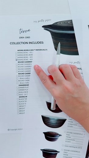 🖤 Sometimes classic black is the mood. Loving Terra Pyrex right now! ✅ Checking it off my “My Pretty Pyrex” Collectors Checklist! 🎉 🛍️ Get Yours at www.MyPrettyPyrex.com #pyrex #pyrexlove #pyrexcollector #pyrexcollection #pyrexlady #pyrexjunkie #pyrexoriginal #pyrexforsale #pyrexlover #pyrexhoarder #pyrexinaction #pyrexobsessed | Sheri Nocelli