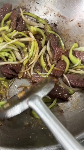 Neua Pad Namman Hoy – Beef Stir-Fried with Oyster Sauce