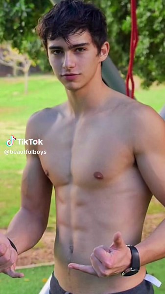 Discover the Most Beautiful Boys of the World