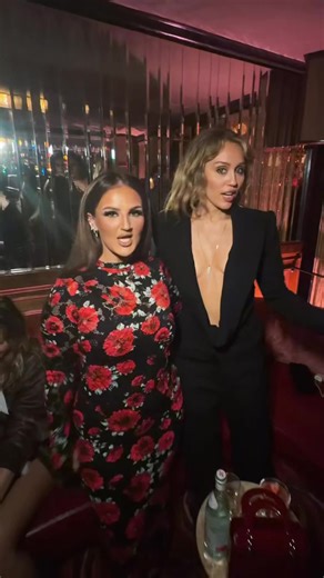 I met Miley Cyrus!!! 😭😭😭 #mileycyrus #makeup #maybelline | Muse in Makeup