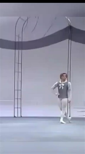 Mikhail Baryshnikov's Tchaikovsky Ballet Variation