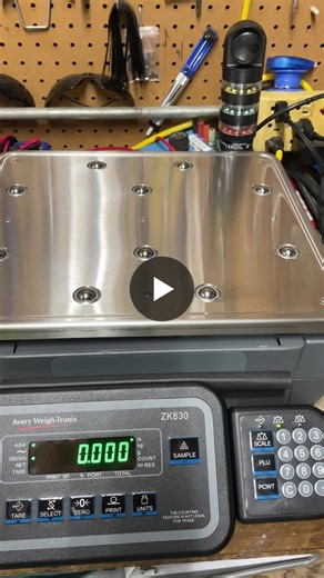 Do you think your employees might be able to see or hear this scale? The Avery Weigh-Tronix ZK830 has been created with the operator in mind. Designed with prominent under, over, and accept bands,… | Kevin Lamberth