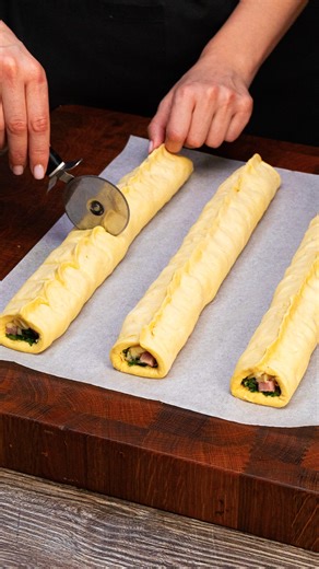 appetizing.tv on Instagram: "Simpler than you imagine. The best appetizer recipe, made from puff pastry Ingredients puff pastry: 600 g (21 oz) parsley: 25 g (0.9 oz) garlic: 10 g (0.4 oz) salt: 2 g (0.1 oz) black pepper: 2 g (0.1 oz) butter: 60 g (2.1 oz) ham: 200 g (7.1 oz) cheese: 150 g (5.3 oz) eggs: 1 pc vegetable oil: 200 ml (6.8 fl oz) lemon: 1 pc bacon: 40 g (1.4 oz) garlic: 10 g (0.4 oz) Additionally eggs: 2 pc mustard: 10 g (0.4 oz) water: 10 ml (0.3 fl oz) salt: 2 g (0.1 oz) black pepp