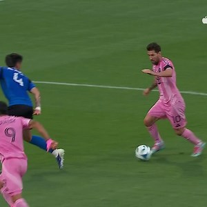 954K views · 38K reactions | Dos golazos de Messi en la victoria de Miami (4-1) sobre Montréal. ⚽ (vía Major League Soccer (MLS) por Apple TV) | ESPN Deportes | Facebook