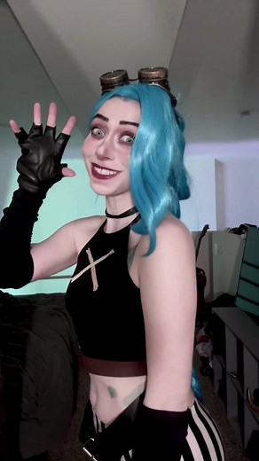 Jinx Cosplay from Arcane: A Creative Transformation