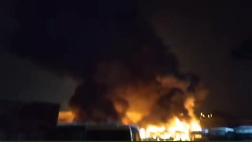 8.8K views · 23 reactions |  #LoÚltimo | #Incendio | #Ate  La madrugada de este último 3 de diciembre, se registró un 1ncendio que d3struyó más de 15 buses de transporte público en una cochera ubicada en el distrito de Ate.  #ElCazadorYSelvaProgresa | El Cazador y Selva Progresa | Facebook