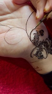 353K views · 10K reactions | Arabic henna vines making tutorial  Reposted from: https://instagram.com/hennas_henna?igshid=cxu8mpkqpuu . . . . . #hennas_henna #mehandi #video #hennavideos #tutorial #organichenna #mehndi #henna #mehendi #designer | hennas_henna | Facebook