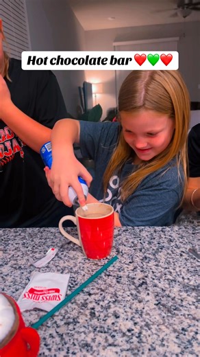 Such a fun activity to do with the kids during the holidays 🎄 | Aimee Sparkman