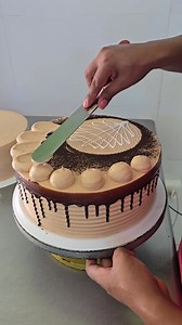 1.9M views · 10K reactions | el tutorial perfecto para decorar sencillos decorados para tortas con ore y chocolate Parte 6 | El mundo de la pasteleria | Facebook