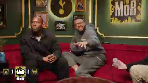 Probably the most unhinged celebrations of the season. Absolutely sensational😂🔥😂🔥"Dance fucking now. Get on this fucking table and dance now. Come on. Come on!!! This is the table you wanna dance on. Get on it now lads. Get on it fucking now" 😂@TurkishLDN @TheBig6ixShow