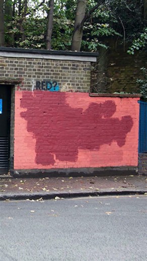 An artist and a wall cleaner turned a normal wall into a battle. #mobstr