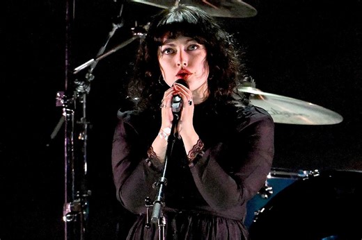 Violet Grohl Says Being Called a Nepo Baby Is 'Whatever' to Her: 'I Don't Care'