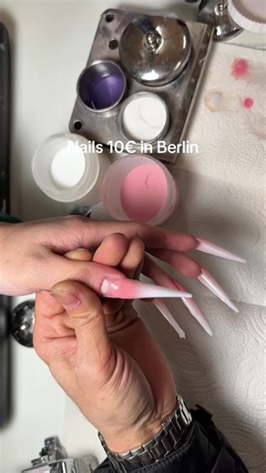 Nails-Azubis❤️ Th_Nails_991♻️ 👉 📍Adresse : Marzahner str 17 , 13053 Berlin . Öffnungszeiten:♻️Montag - Sonntag ⏰10:30 - 19:00💋 ❗️Dienstags ist Ruhetag ✨ Nägel : · Natur (Acryl oder Gel): 10 € · Farbe (Acryl / Gel mit Farbe): 10 € · French Nails: 10€ · Babyboomer Nails: 10 € · Länge (Verlängerung): 5 € ✨ Füße: 10€ ✅Schöne und besondere Nagel-Designs kosten extra.♻️ 💕Wimpern: -neu: 30€ - Lifting: 25€ - Auffüllen: 25€ ♻️5€ Rabatt ( 1 Personen) 🧍🏼‍♀️: 👉Kombo: Nägel Füße Wimpern 📍Sie können e